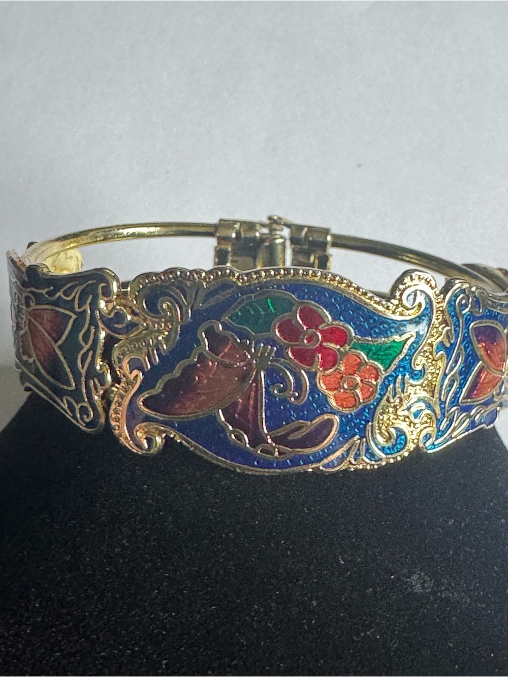 Vintage gold tone and cloisonné enamel hinged bypass-clasp bangle fits 6.75